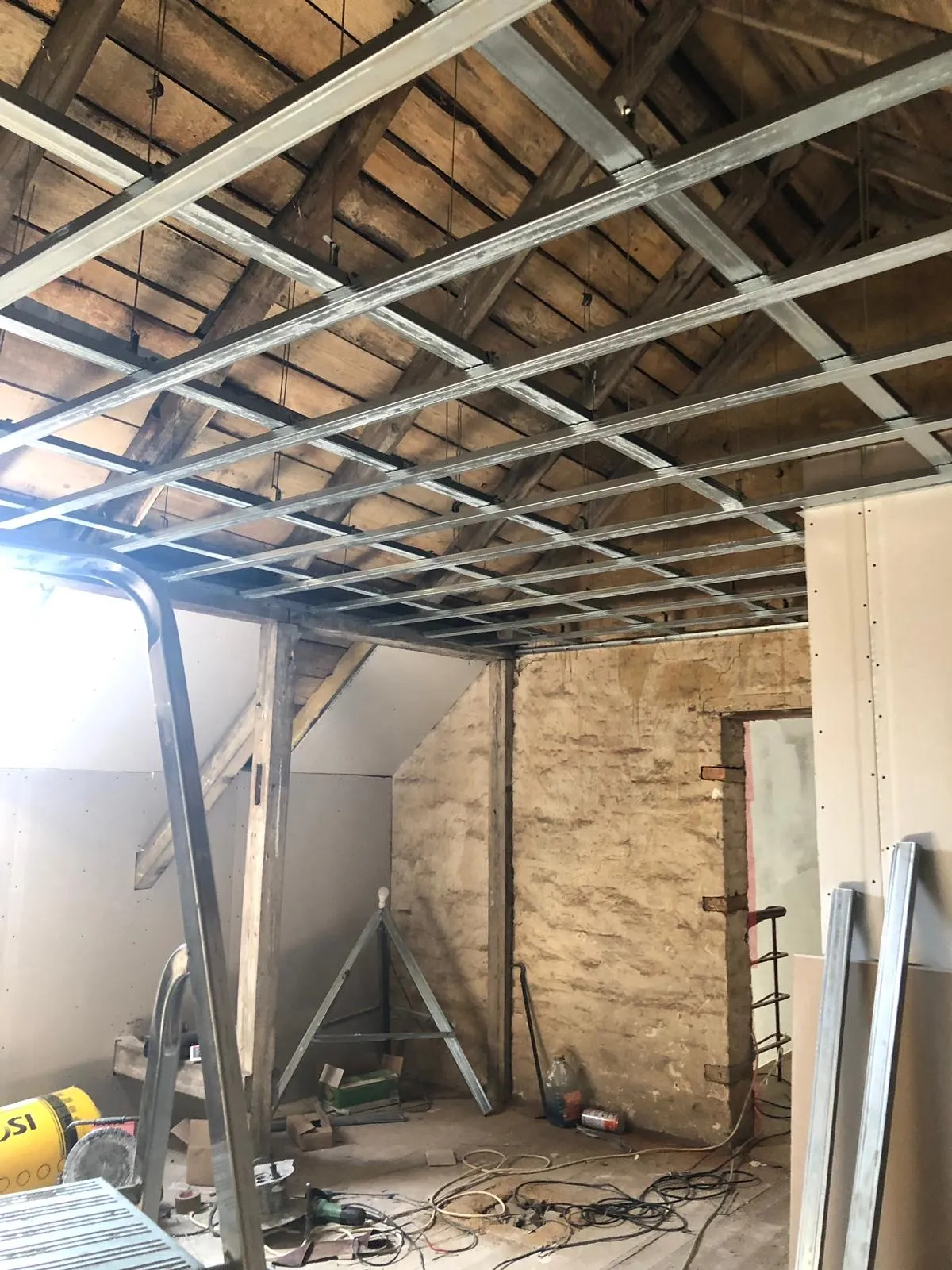 Reusaer Straße 101 · 103 · 105. — Interior · înainte și după, 2019